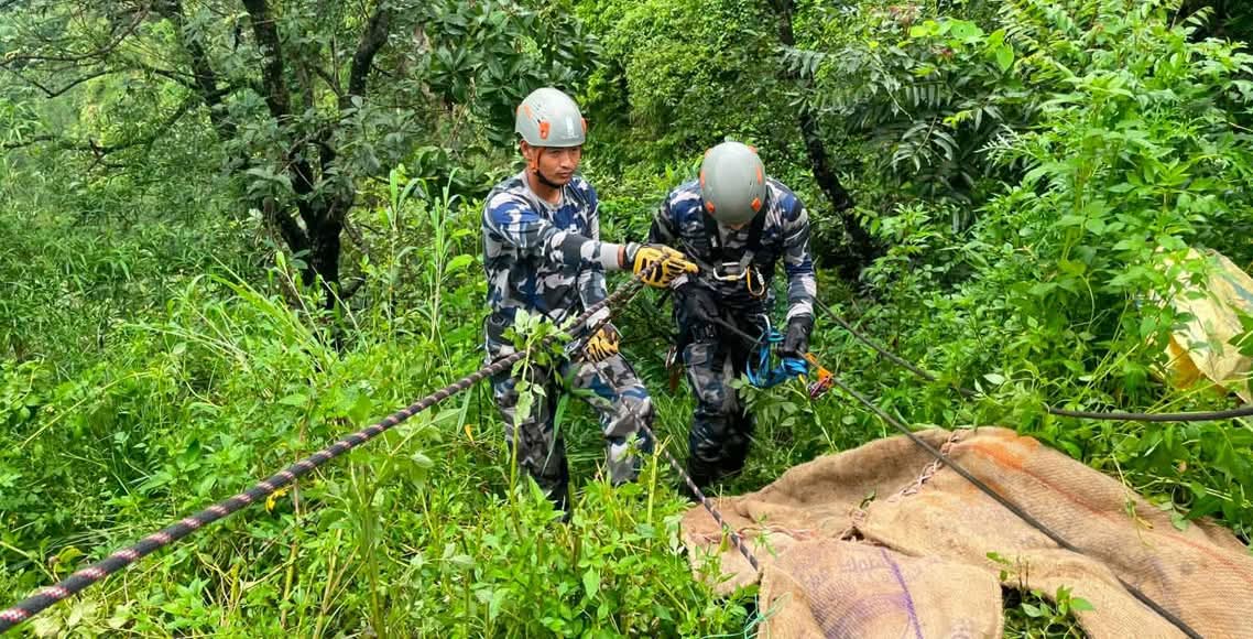 बन्जिसाइडको भिरबाट हाम फालेका युवक मृत भेटिए ।