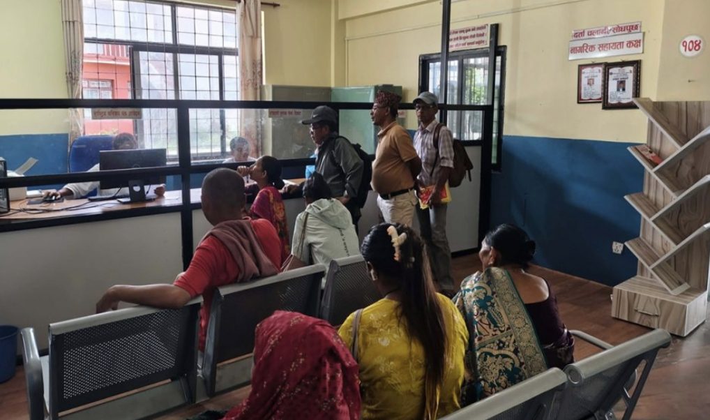 स्याङ्जामा एकद्वार सेवाबाट सहज सेवा